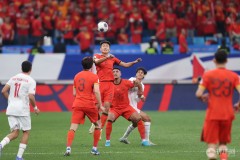 希腊队VS丹麦队世预赛：中场控制与边路突破悬念对决