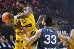 勇士队新援霍福德：内线强援加盟与战术融入挑战