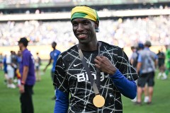 西甲新赛季焦点战：皇家奥维耶多迎战巴塞罗那